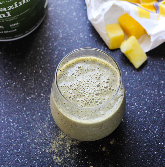 550rsz_three_ingredient_superfood_smoothie_-_amazing_grass_giveaway