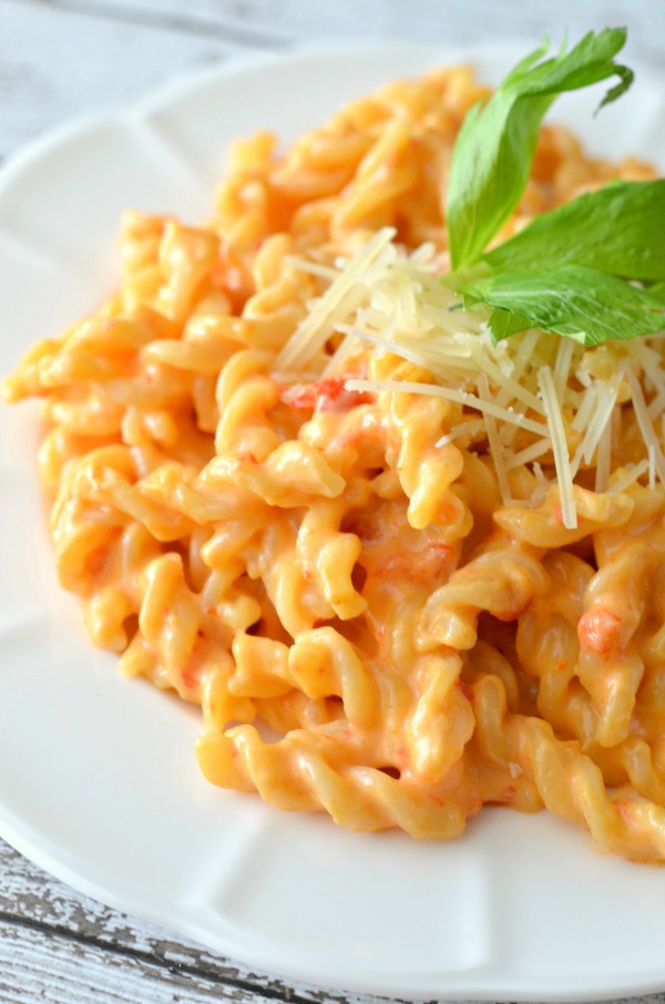 roasted-red-pepper-mac-and-cheese