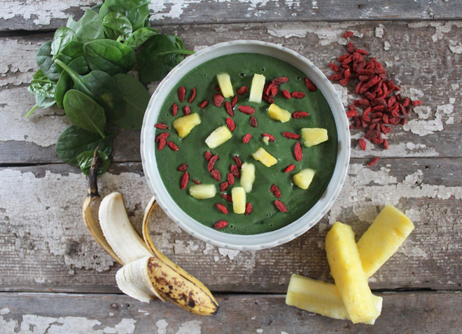 tropical-superfoods-smoothie-bowl1