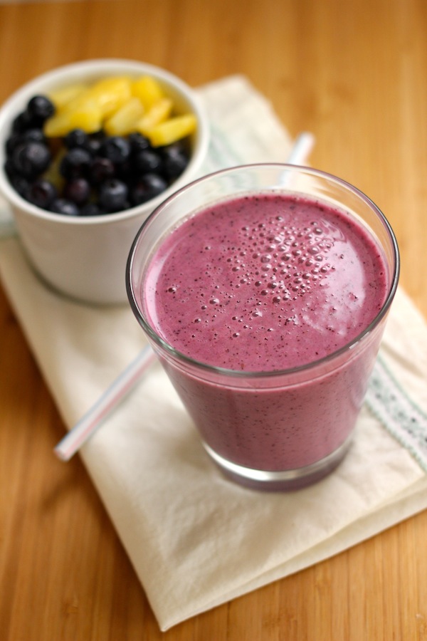 Blueberry-Pineapple-Smoothie-with-Chia