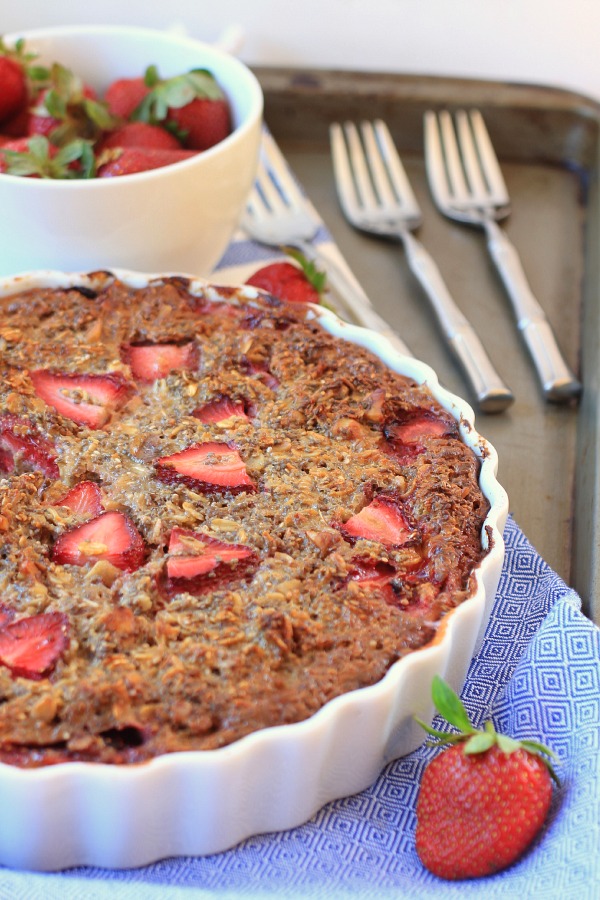 Strawberry-Chia-Baked-Oatmeal-Pie-2