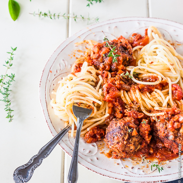 Spaghetti-and-mushroom-and-quinoa-vegetarian-meatballs-recipe-thumb-1-3
