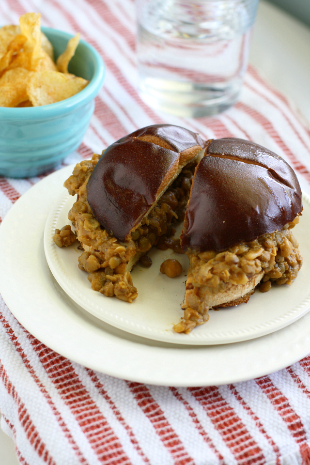 Tasty-and-filling-vegan-sloppy-joe-recipe-made-with-chickpeas-and-lentils