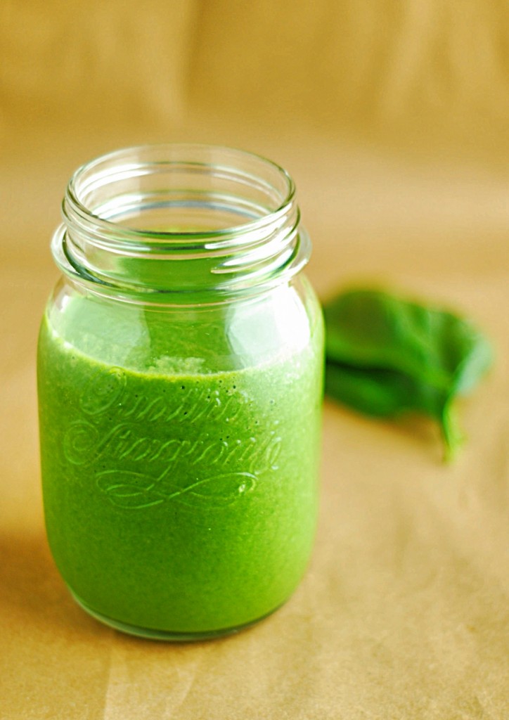 low-carb-green-smoothie-1-724x1024