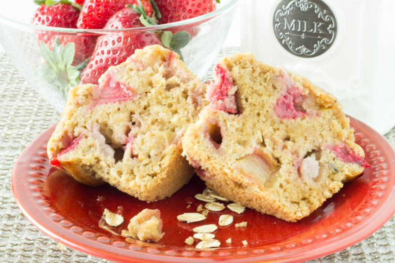 rhubarb-strawberry-cardamom-muffins