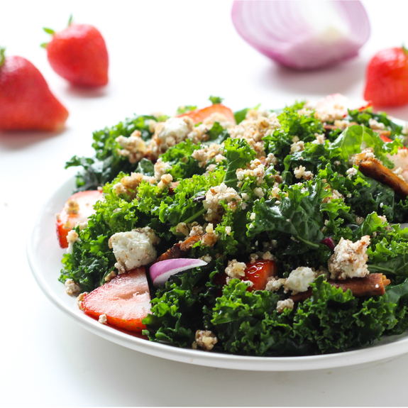 575rsz_strawberry_kale_salad_with_tempeh_bacon