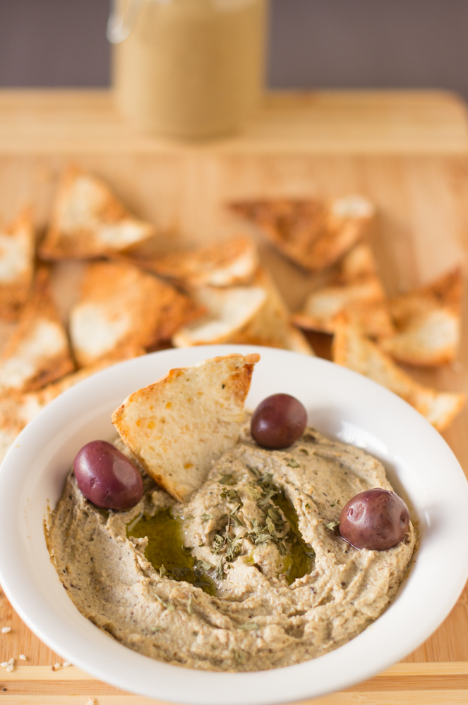 Baba-Ghanoush-is-a-creamy-classic-Mediterranean-eggplant-dip-that-with-a-touch-of-sweetness-makes-a-crowd-pleaser-vegan-vegetarian-eggplants-meatless-3