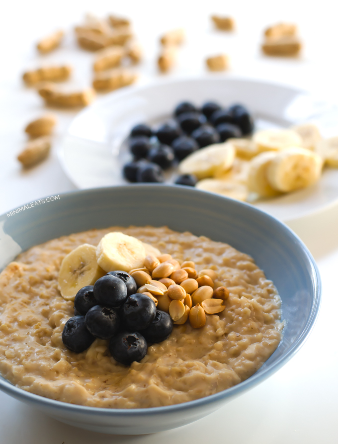 Vegan-blueberry-peanut-butter-oats-Make-it-in-only-15-minutes-and-enjoy-a-healthy-breakfast-minimaleats.com