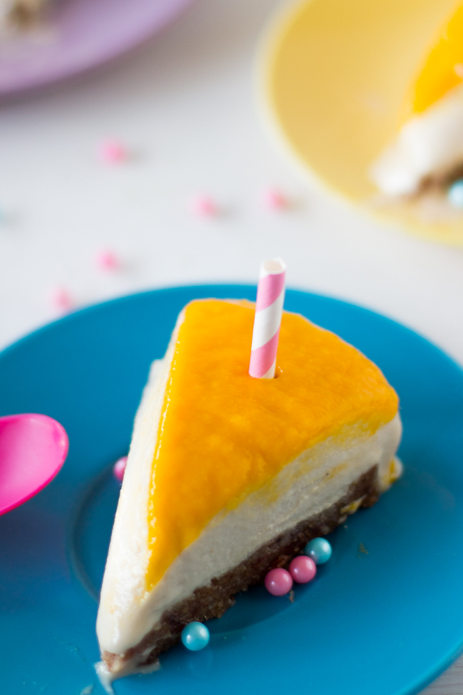 Vegan-Mango-Coconut-Cheesecake-is-a-creamy-no-bake-cheesecake-that-youll-fall-in-love-with-Made-with-only-natural-sweeteners-this-cheesecake-is-both-great-for-you-and-incredibly-delicious-vegan-cheesecake-mango-coconut-dessert-3