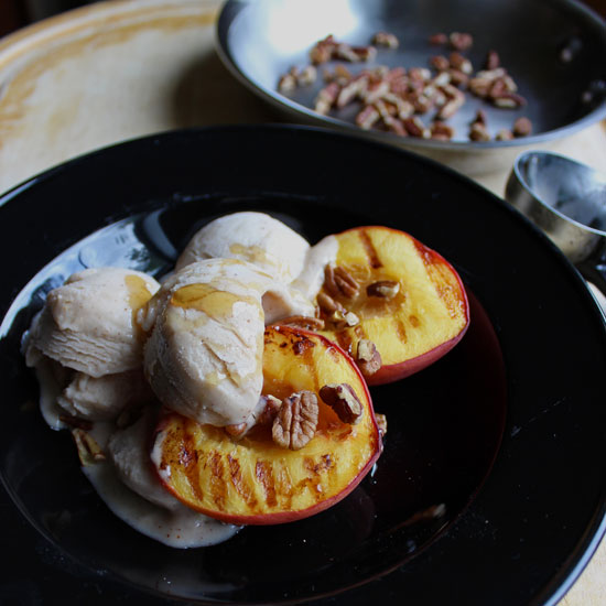 thumbnail-grilled-peaches-with-ice-cream
