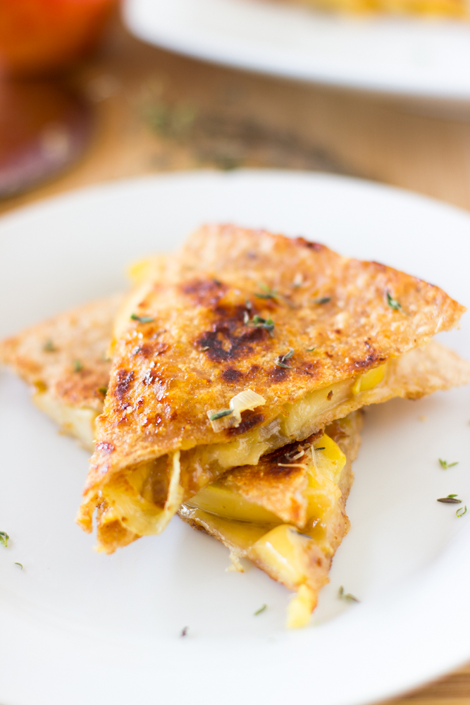 Apple-Gouda-and-Caramelised-Onions-Quesadillas-are-sprinkled-with-fresh-thyme-and-are-a-perfect-easy-dish-to-start-fall-vegetarian-quesadilla-healthy-fallrecipes-apple-2
