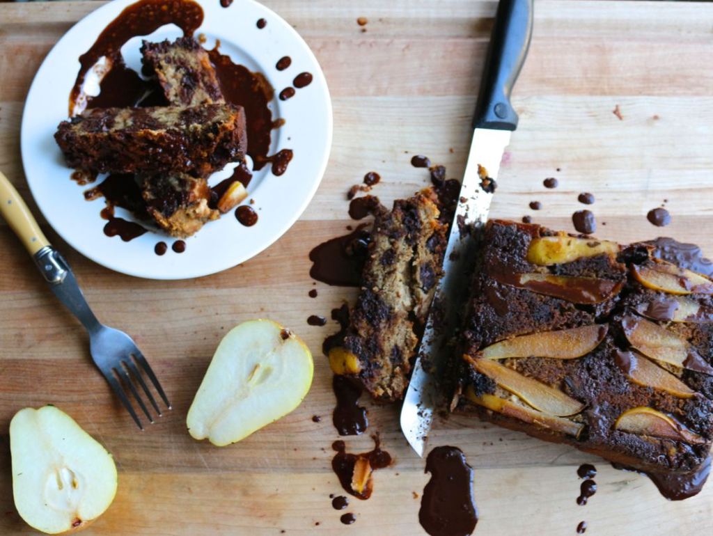 banana_bread_with_pears_and_honeyed_chocolate_sauce