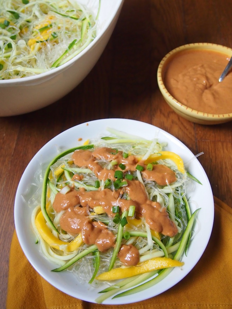 kelp-and-zucchini-noodle-salad-with-peanut-dressing-and-mango-4