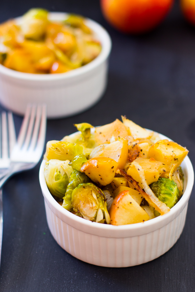 Maple-Roasted-Brussels-Sprouts-Onions-and-Apples-is-a-sweet-and-salty-dish-that-brings-out-the-amazing-flavour-of-soft-caramelised-brussels-spouts-onions-and-apples.-vegan-thanksgiving-brusselssprouts-4