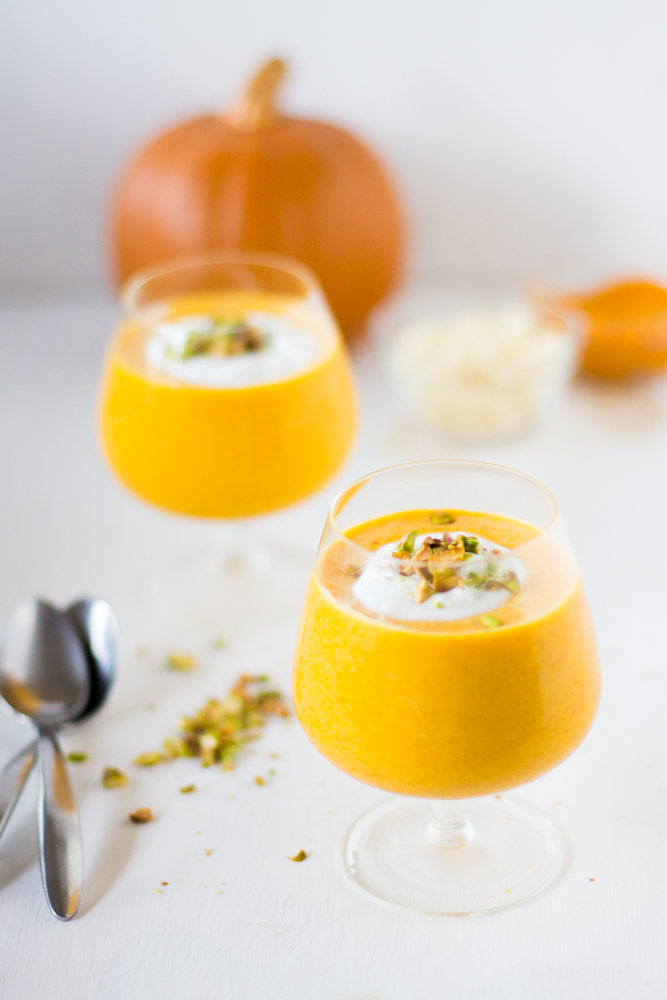Vegan-White-Chocolate-Pumpkin-Mousse-is-incredibly-creamy-and-decadent-and-so-easy-to-make-vegan-mousse-pumpkin-whitechocolate-fall-7