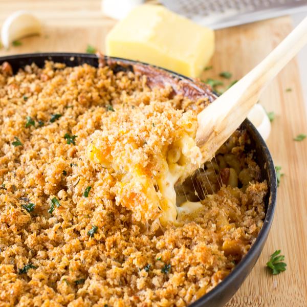 This-One-Skillet-Three-Cheese-Baked-Macaroni-and-Cheese-is-stuffed-with-delicious-cheeses-and-topped-with-a-crispy-panko-bread-crust.-Its-all-made-in-one-skillet-CROP