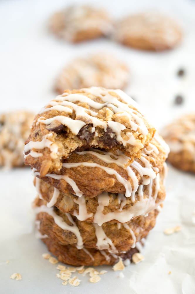 oatmeal-chocolate-chip-cookies-with-vanilla-icing