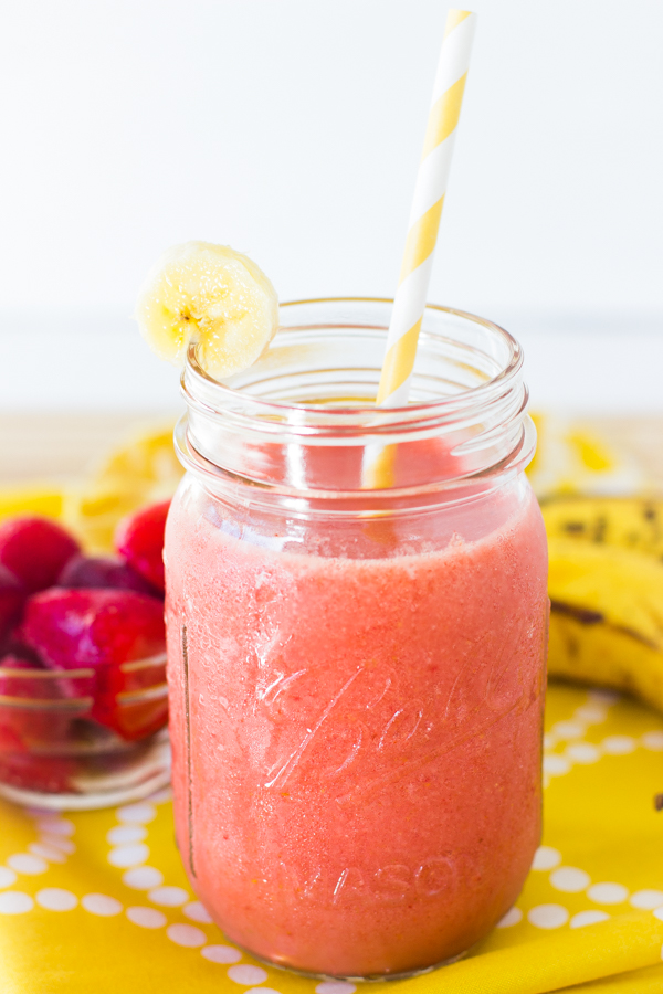 This-3-Ingredient-Strawberry-Banana-Smoothie-takes-no-prep-work-is-creamy-smooth-and-so-delicious-and-so-easy-to-make