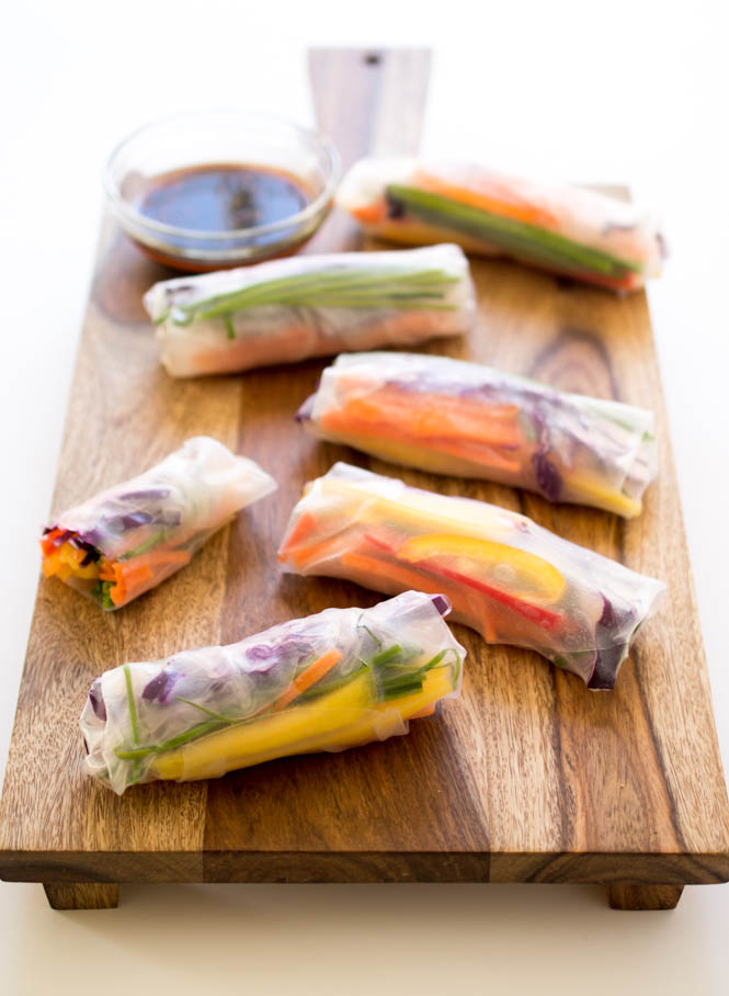 vegan-easy-rainbow-spring-rolls-with-chili-sauce