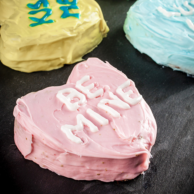 Valentines-Conversation-Heart-Cakes