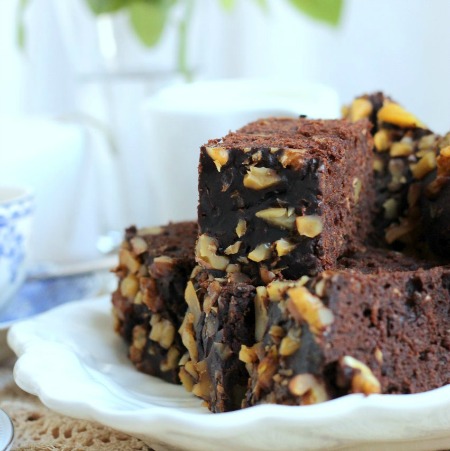 Slow-Cooker-Mexican-Chocolate-Zucchini-Cake-square450