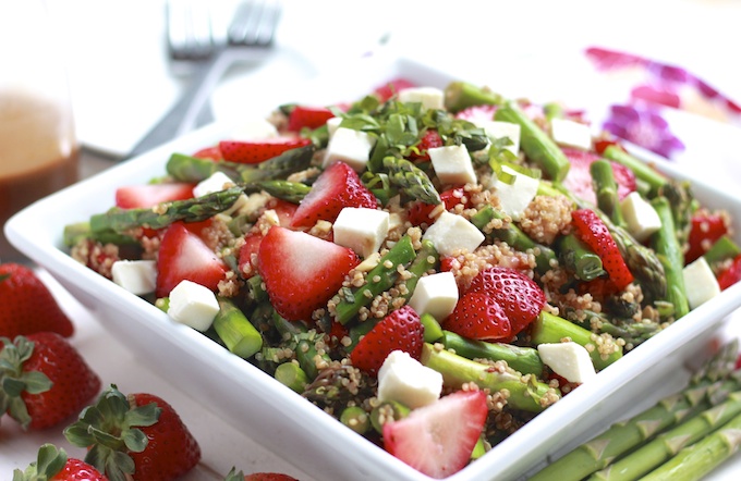 Asparagus-Strawberry-and-Quinoa-Caprese-Salad-4