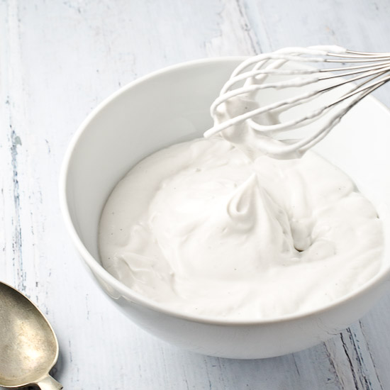 How-to-Make-Coconut-Whipped-Cream-550