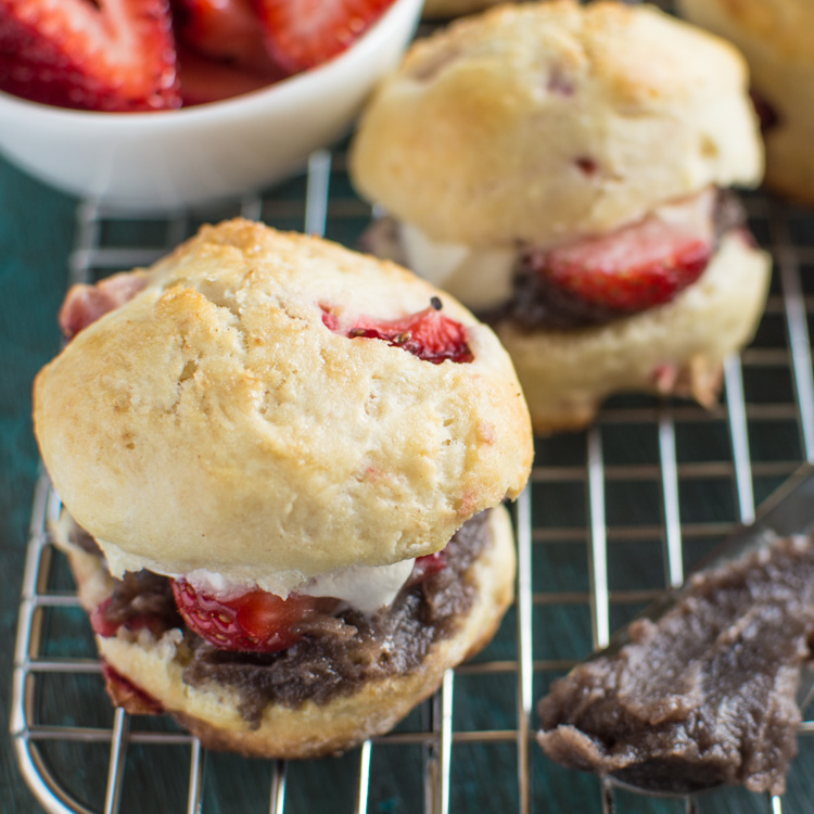 Scones-with-Red-Bean-Paste-FF
