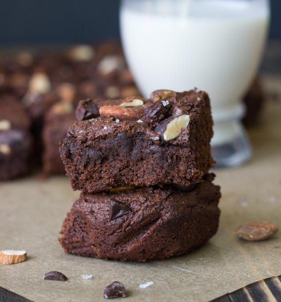 Almond-Butter-Brownies-with-Dark-Chocolate-and-Sea-Salt-RZ