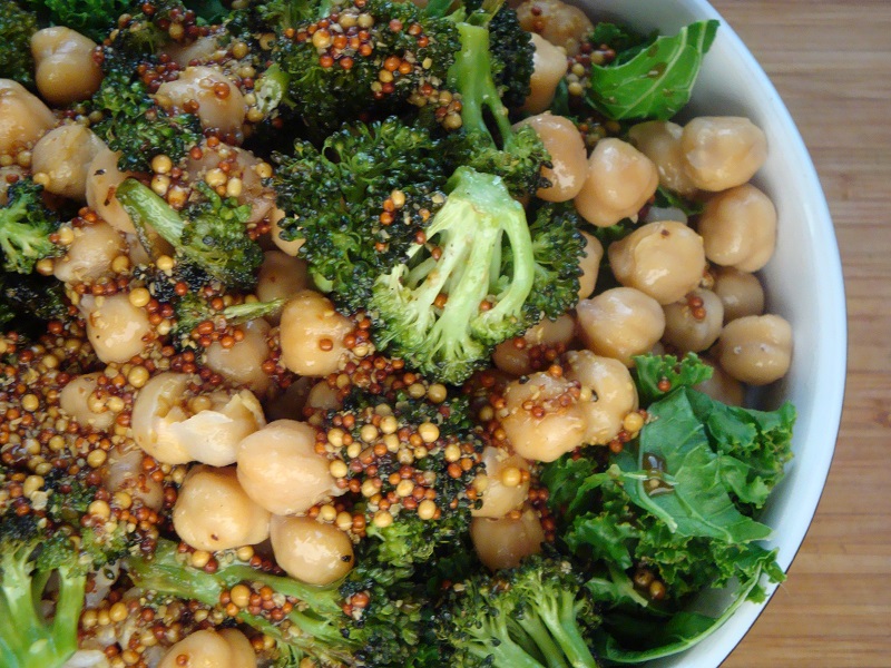 Broc-Chickpea-Br-bowl-with-kale-2