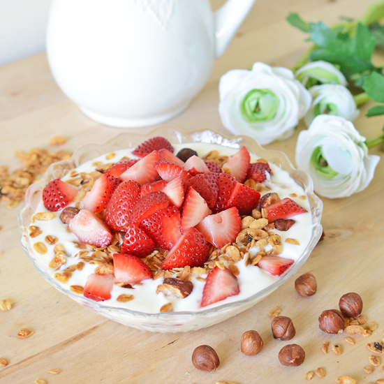 strawberries-hazelnut-granola