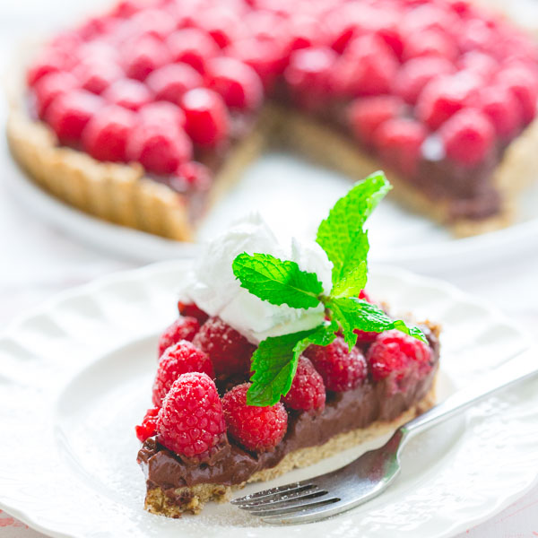 chocolate-hazelnut-raspberry-tart-sq-037