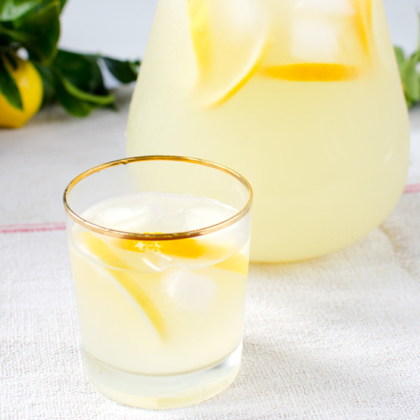 Fresh-squeezed-lemonade-cocktail-608-square-600x600