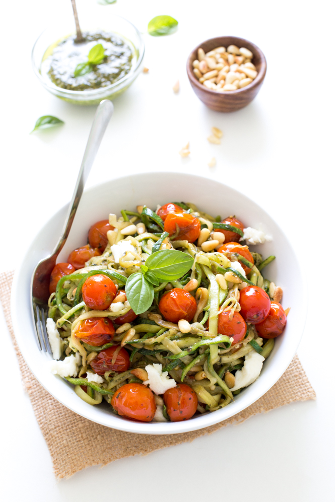 Zucchini-Noodles-with-Tomatoes-and-Pesto