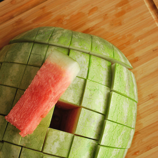 easiest-way-to-cut-watermelon-10