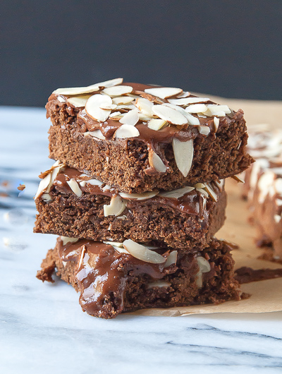 Vegan-Brownies-with-Chocolate-Almond-Frosting-4