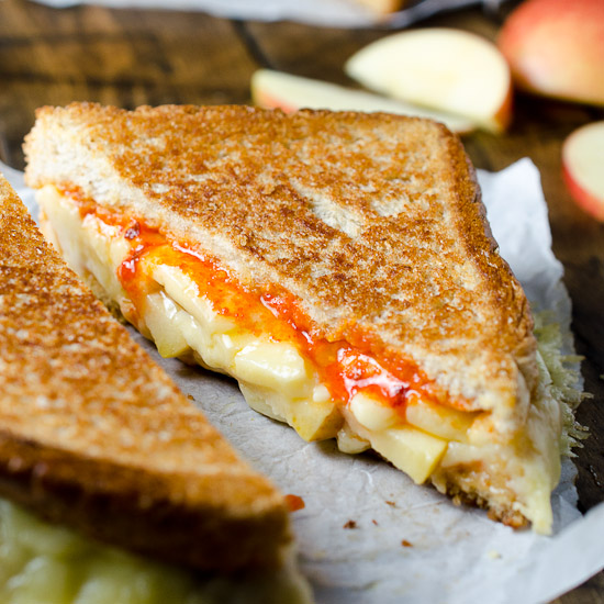 Sriracha-Grilled-Cheese-Sandwich-550