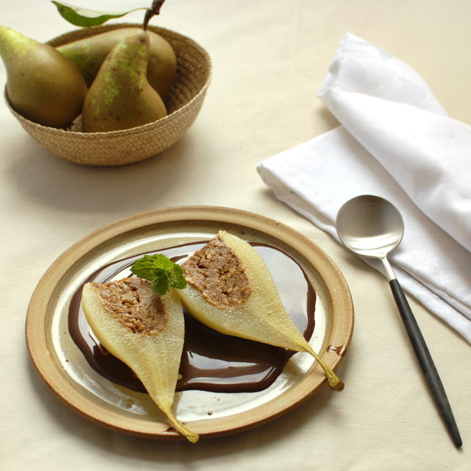 almond-stuffed-pears-with-chocolate-sauce
