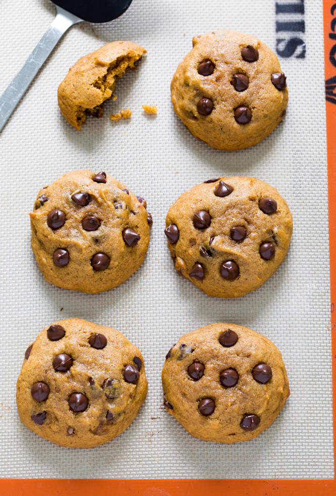 amazing-pumpkin-chocolate-chip-cookies