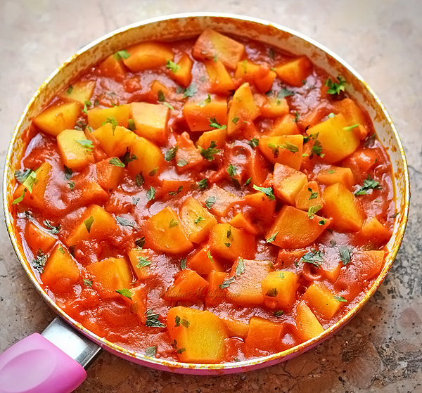 potatoes-in-tomato-sauce1-w
