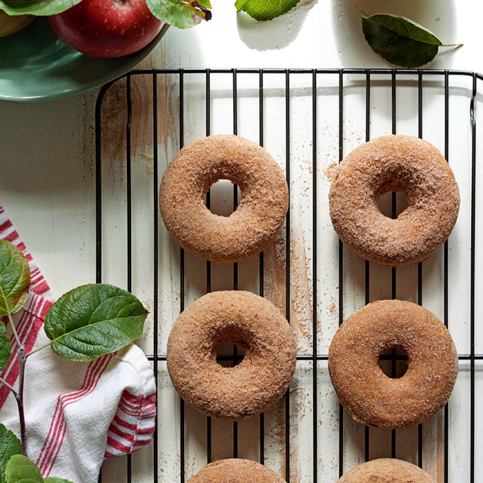 cinnamon-sugar-dusted-apple-spice-baked-doughnuts2
