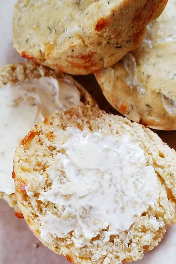 cheesy-garlic-chickpea-muffins-3