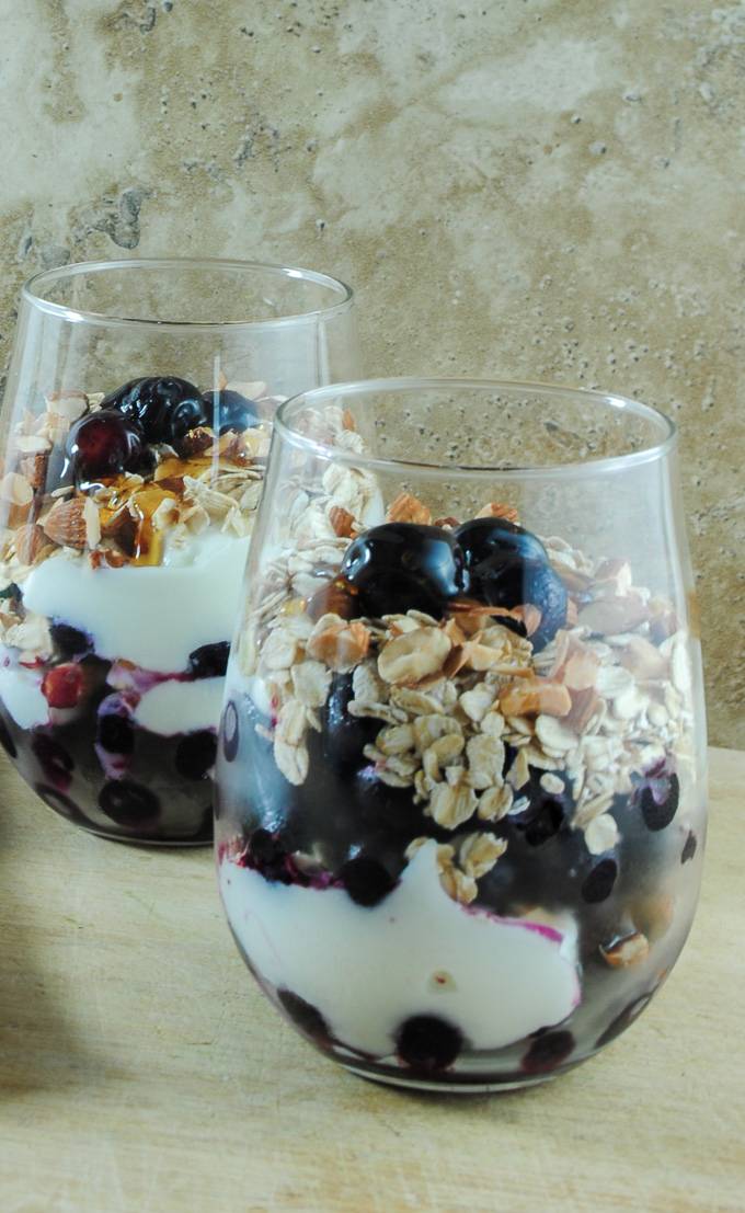 Greek-Yogurt-and-Blueberry-Parfait-5-compressed-1
