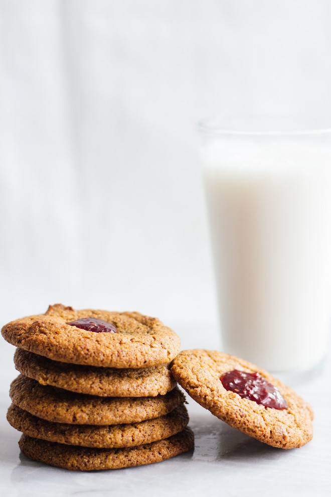 almond-raspberry-thumbprint-crisps-nutrition-stripped-recipe3-660x990