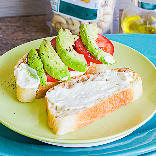 vegan-mayonnaise-tomato-avocado-sandwich