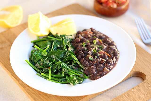 Garlicky-Beans-and-Lemony-Greens-3