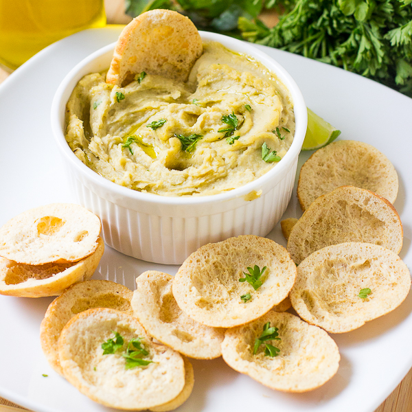 This-Herbed-Roasted-Garlic-White-Bean-Dip-is-ready-in-just-15-minutes-Its-a-delicious-smooth-vegan-dip-that-will-be-perfect-at-your-parties-8
