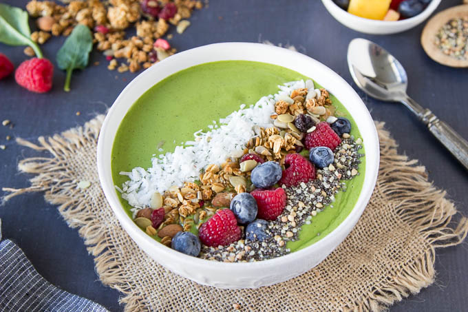 green-smoothie-bowl-featured-2