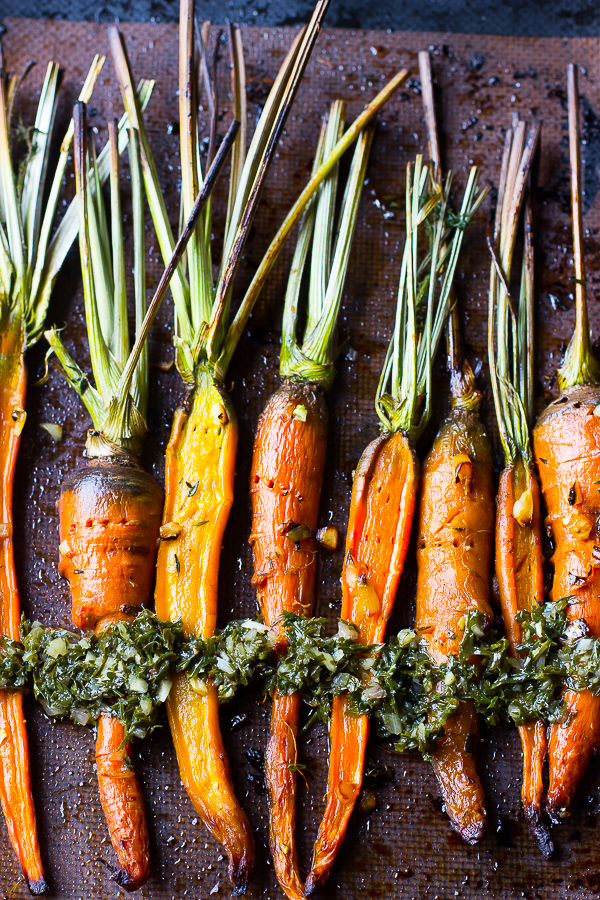 These-Maple-Garlic-Roasted-Carrots-are-incredibly-tender-bursting-with-flavour_-3
