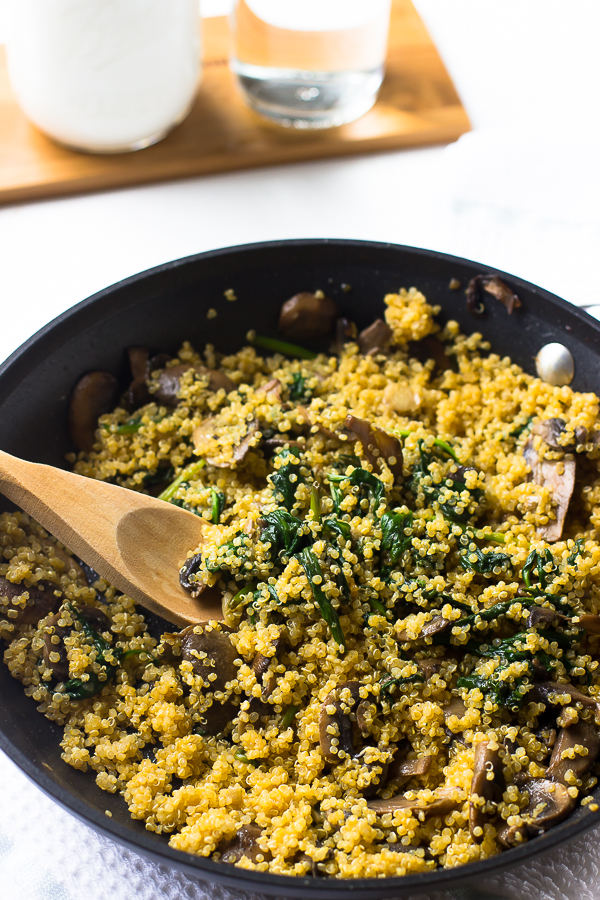 This-Creamy-Coconut-Spinach-and-Mushroom-Quinoa-is-a-great-30-minute-dish-loaded-with-lots-of-flavour-and-incredibly-nutritious-4